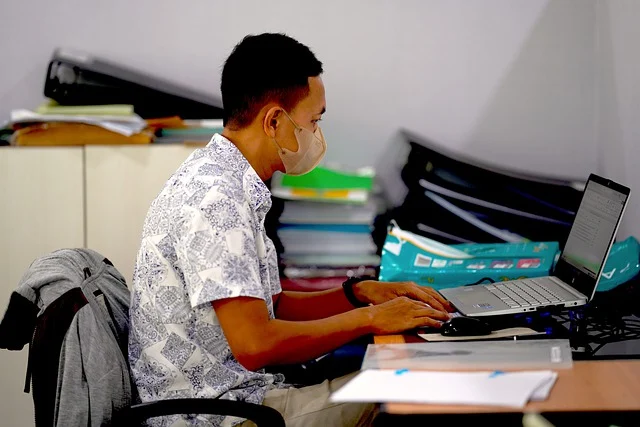 sistemnyj-administrator-s-beloj-zarplatoj-i-oformleniem-po-tk-rf-vashe-mesto-v-nashej-komande